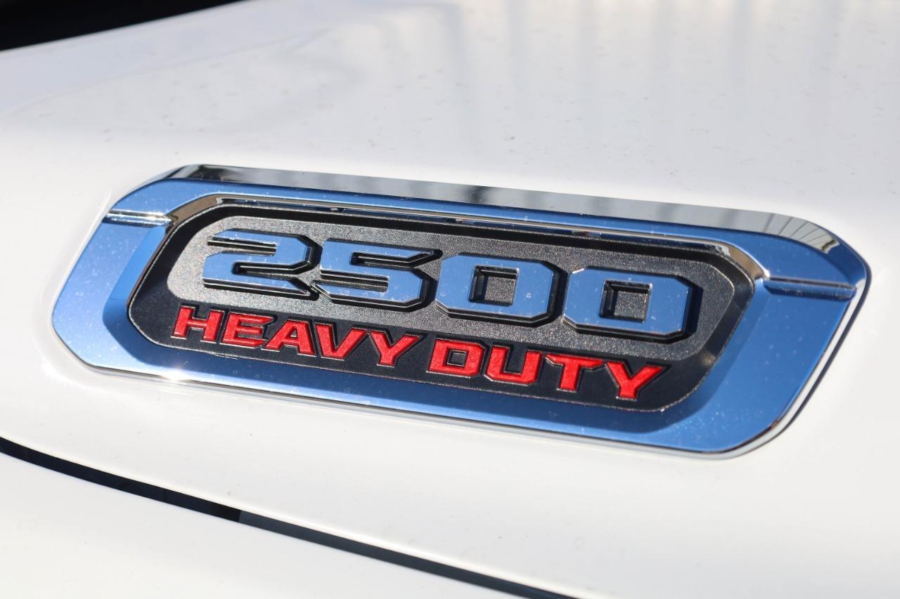 RAM 2500 Tradesman 4x4 Crew Cab 8' Box 2022