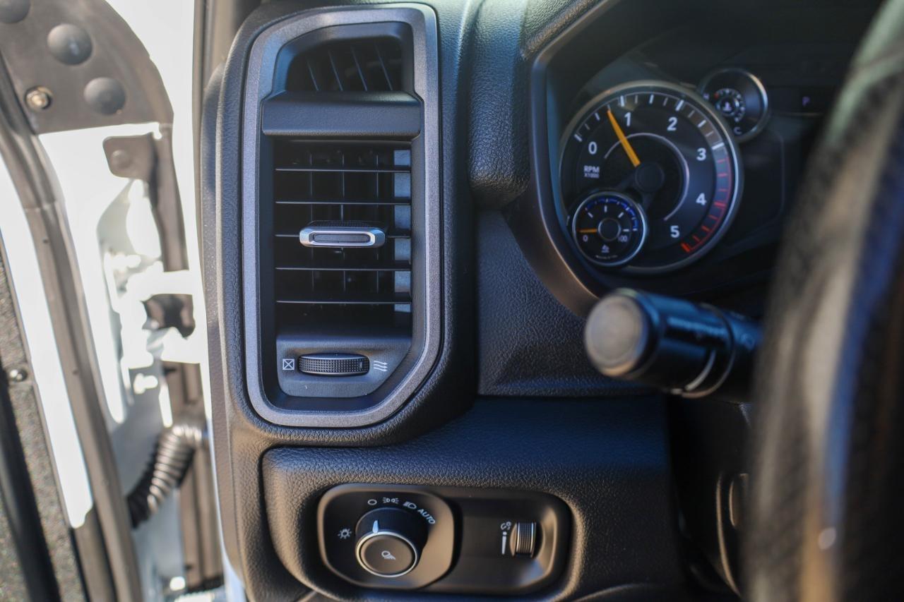 RAM 2500 Tradesman 4x4 Crew Cab 8' Box 2022