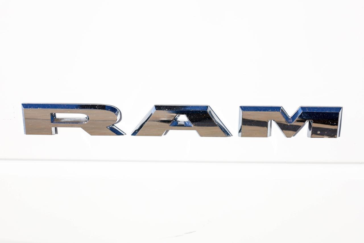 RAM 2500 Tradesman 4x4 Crew Cab 8' Box 2022