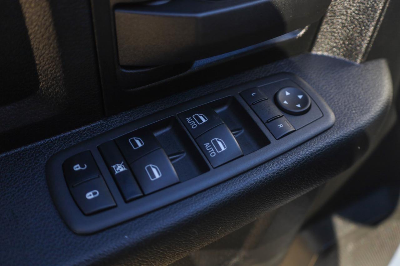 RAM 2500 Tradesman 4x4 Crew Cab 8' Box 2022