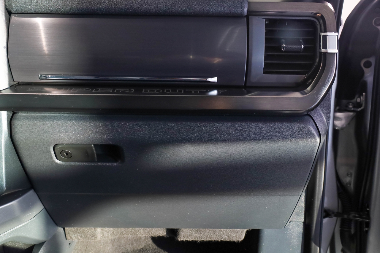 Ford Super Duty F-250 SRW King Ranch 4WD Crew Cab 8' Box 2023