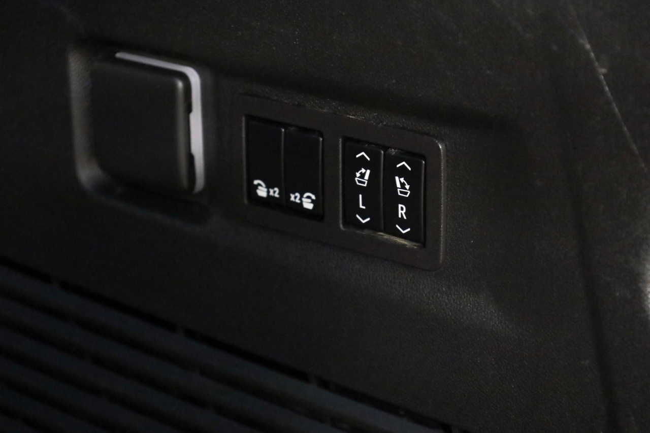 GMC Yukon XL 4WD 4dr Denali Ultimate 2023