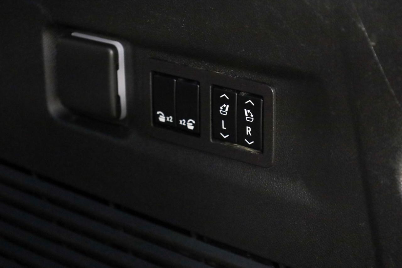 GMC Yukon XL 4WD 4dr Denali Ultimate 2023