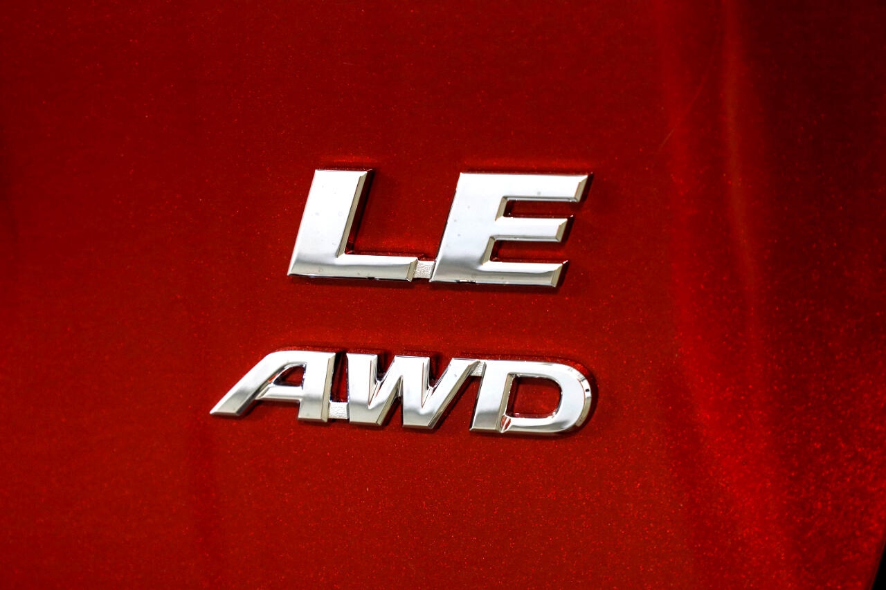 Toyota RAV4 LE AWD (Natl) 2022