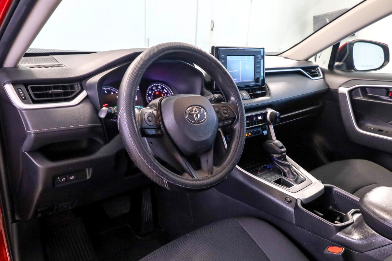 Toyota RAV4 LE AWD (Natl) 2022