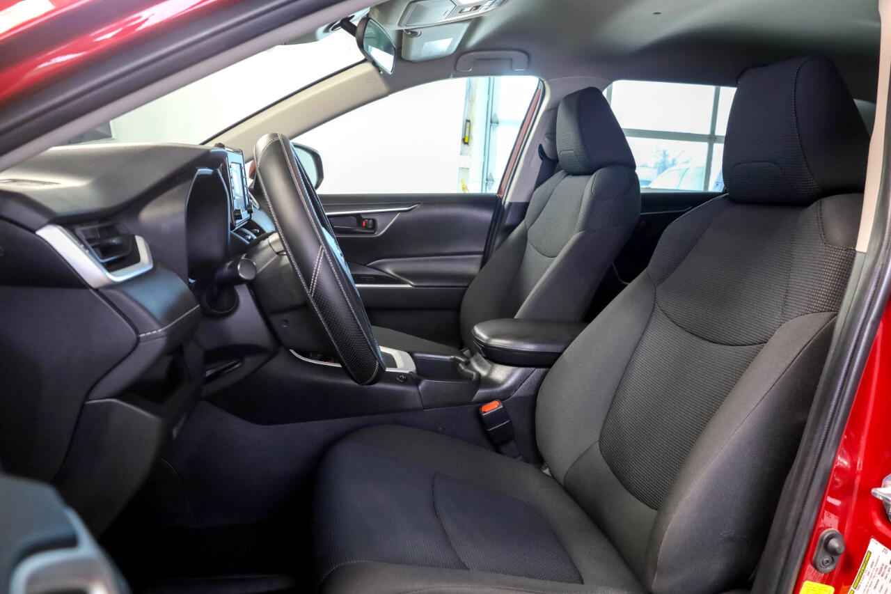 Toyota RAV4 LE AWD (Natl) 2022