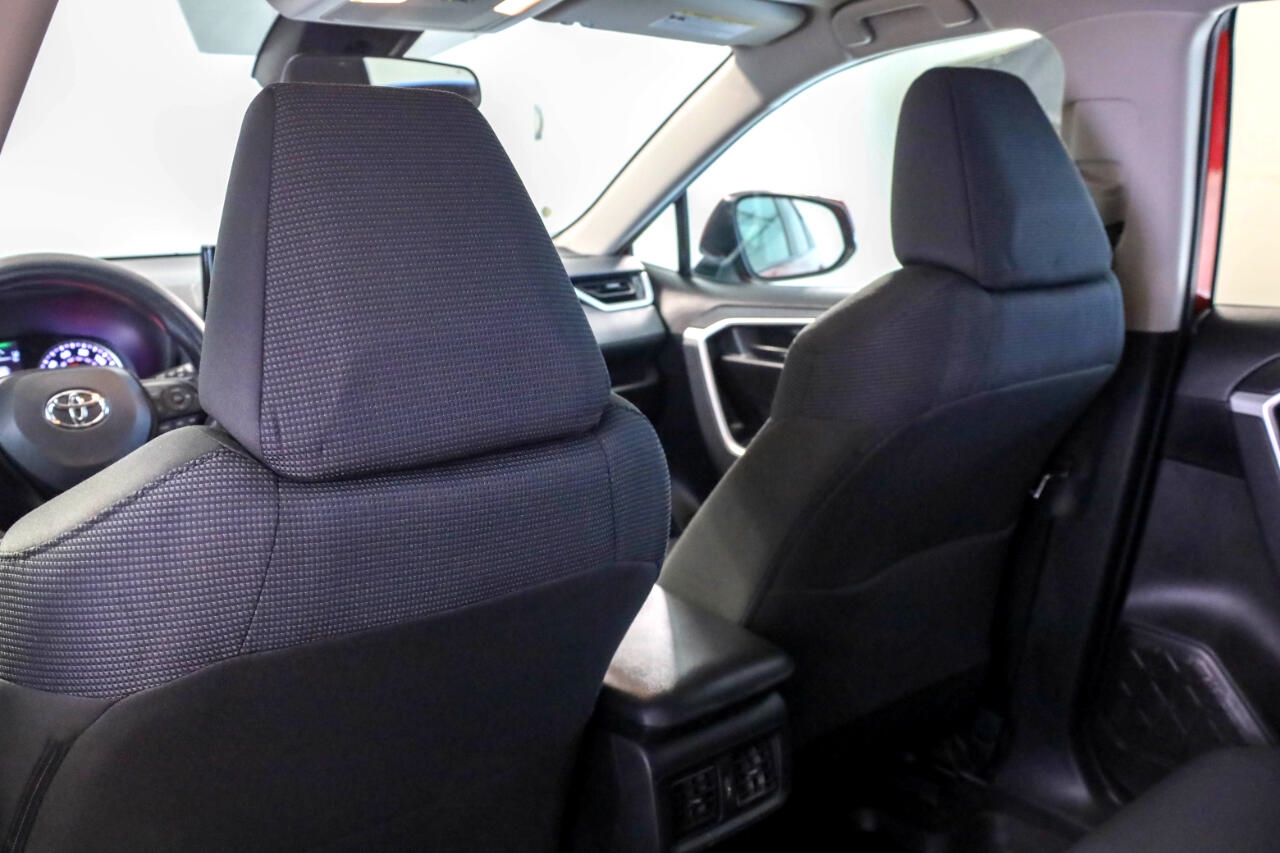 Toyota RAV4 LE AWD (Natl) 2022