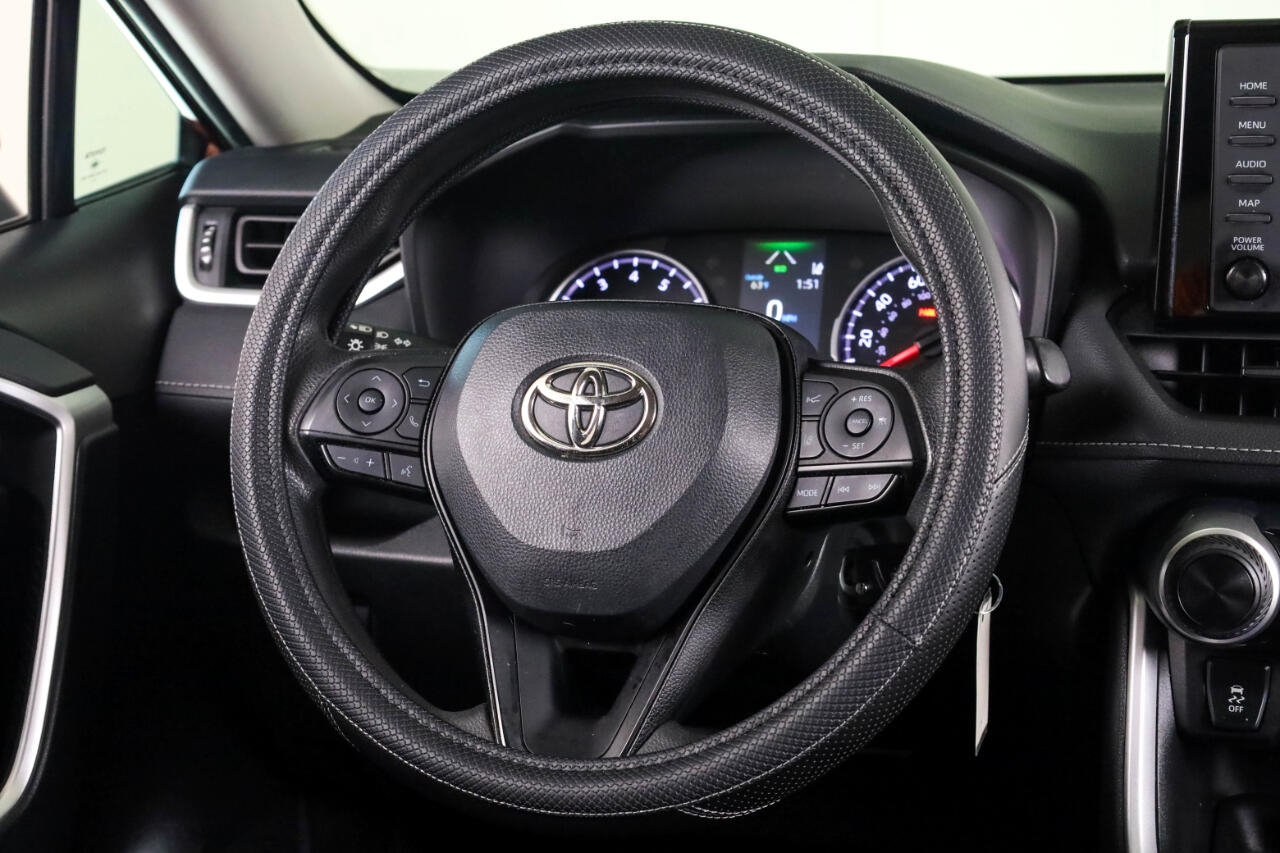 Toyota RAV4 LE AWD (Natl) 2022