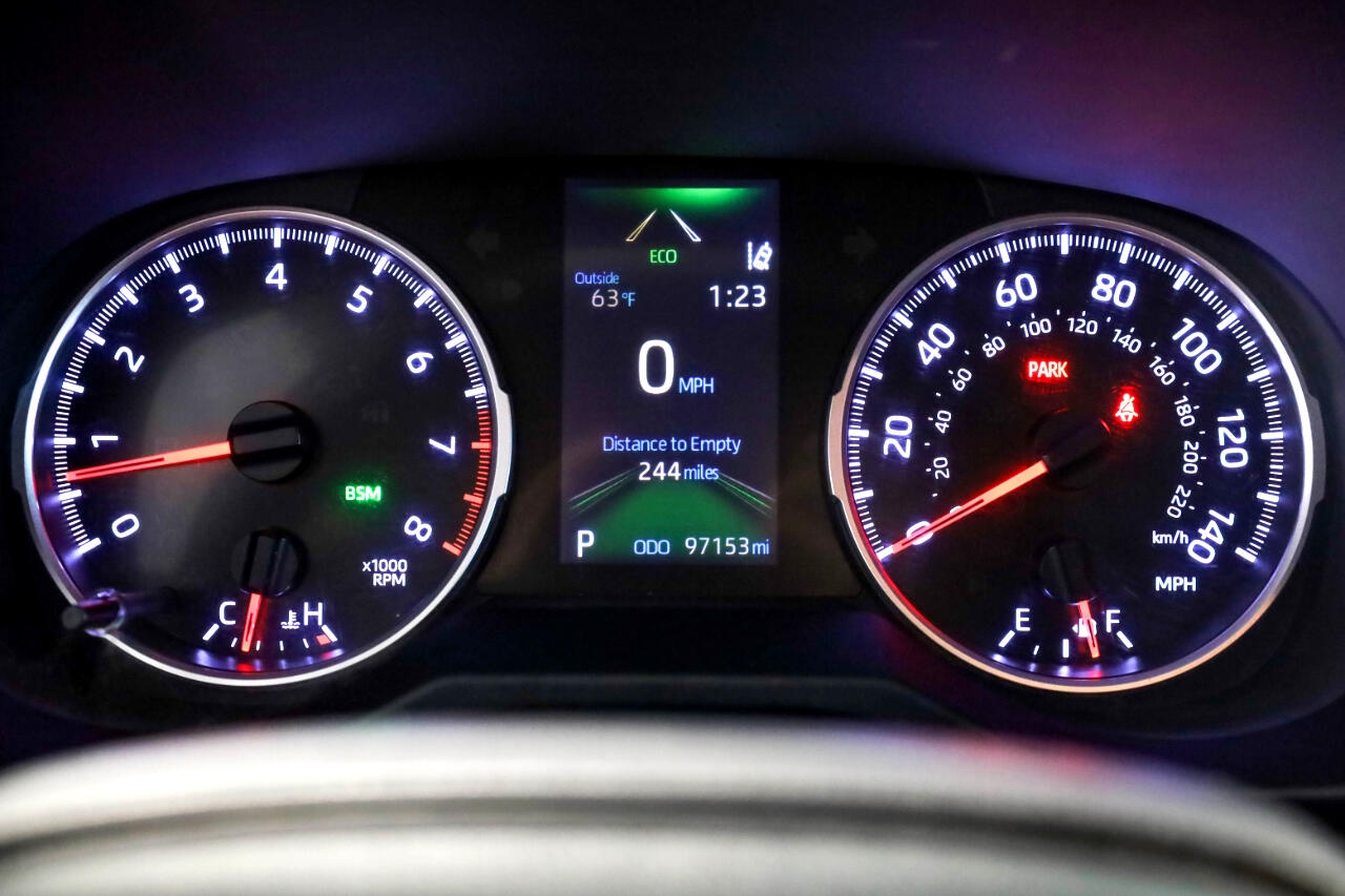 Toyota RAV4 LE AWD (Natl) 2022