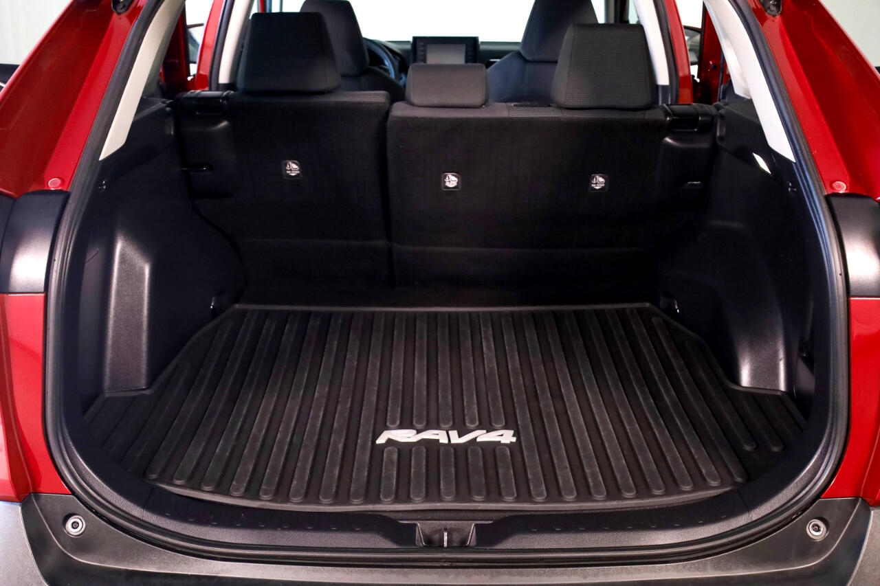 Toyota RAV4 LE AWD (Natl) 2022