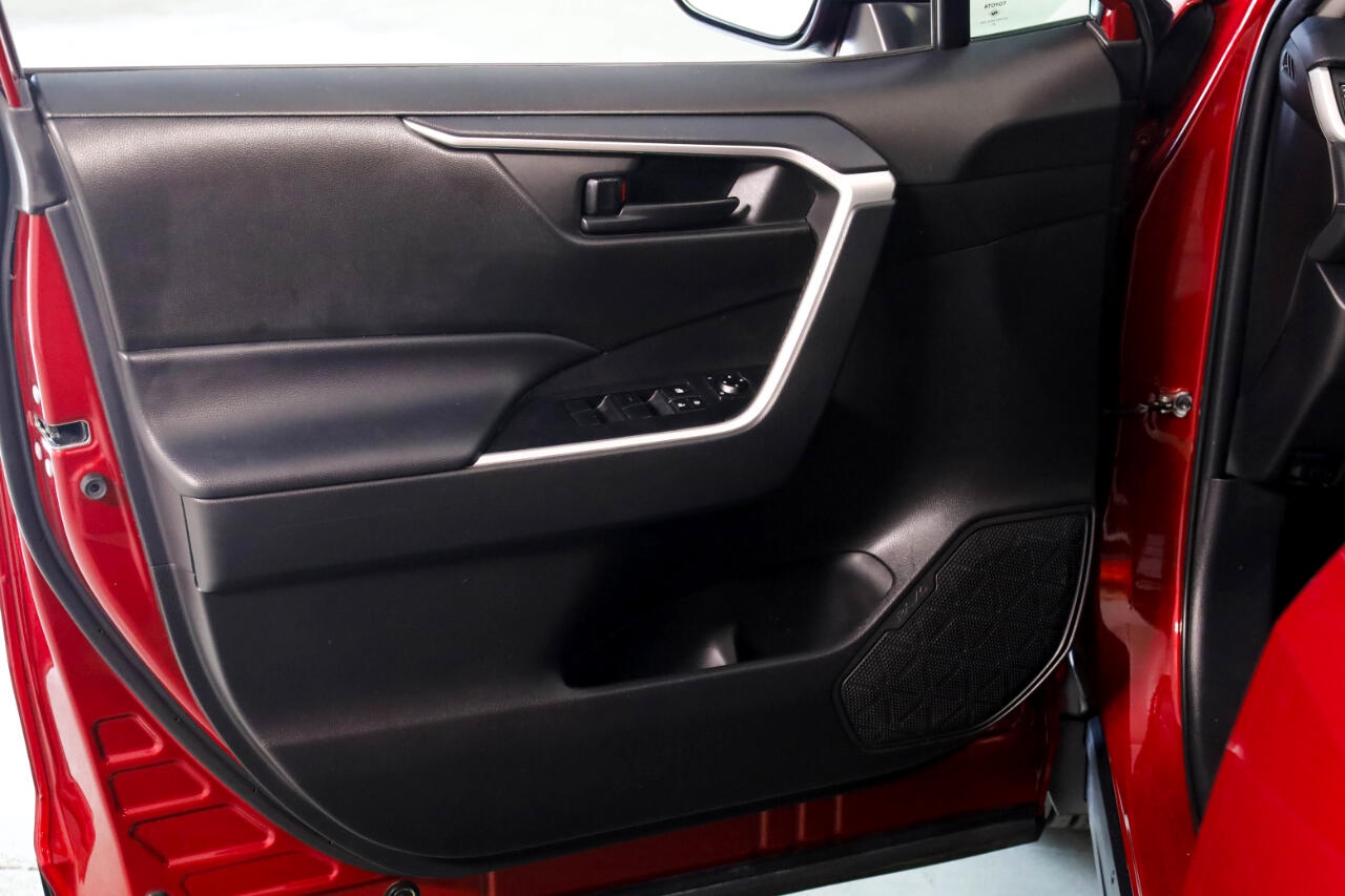 Toyota RAV4 LE AWD (Natl) 2022