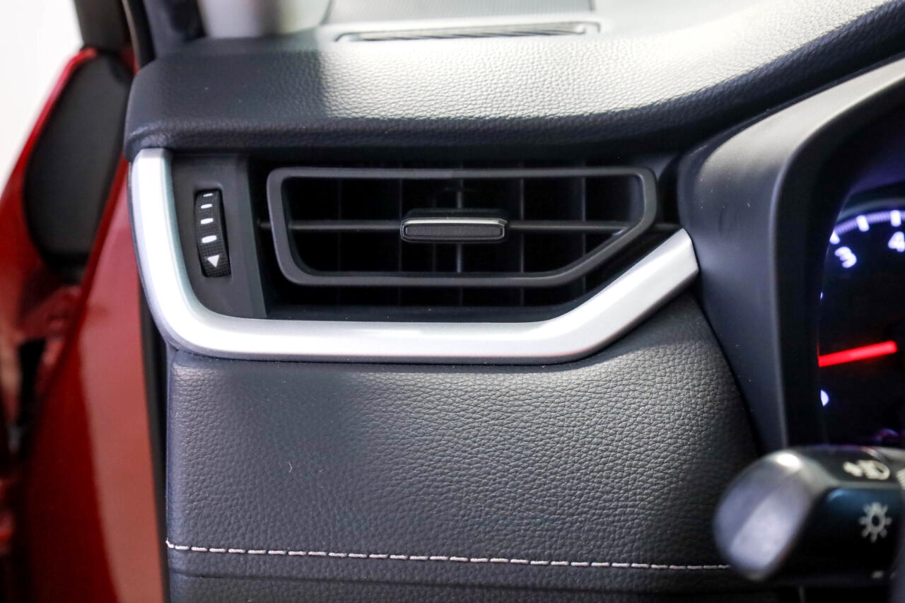 Toyota RAV4 LE AWD (Natl) 2022