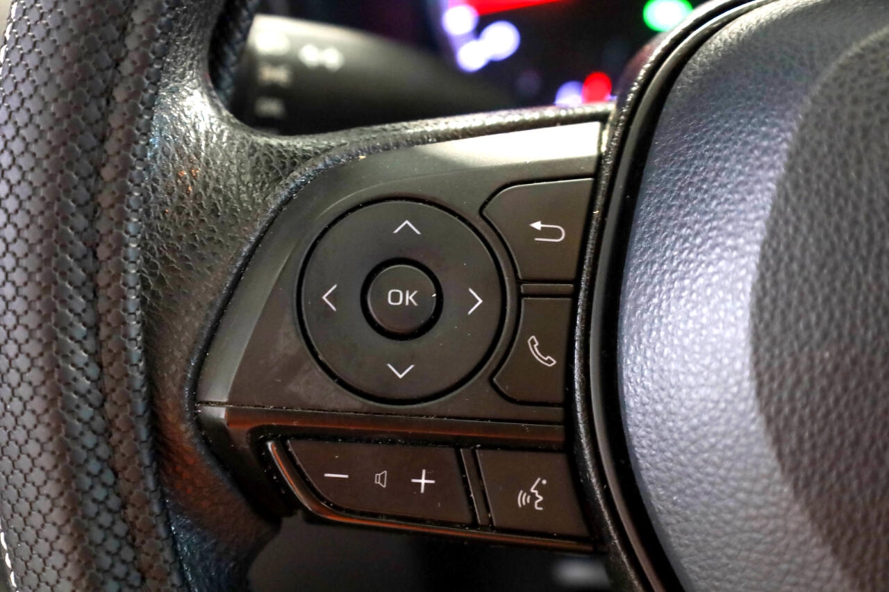 Toyota RAV4 LE AWD (Natl) 2022