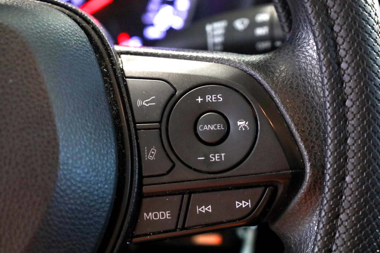 Toyota RAV4 LE AWD (Natl) 2022