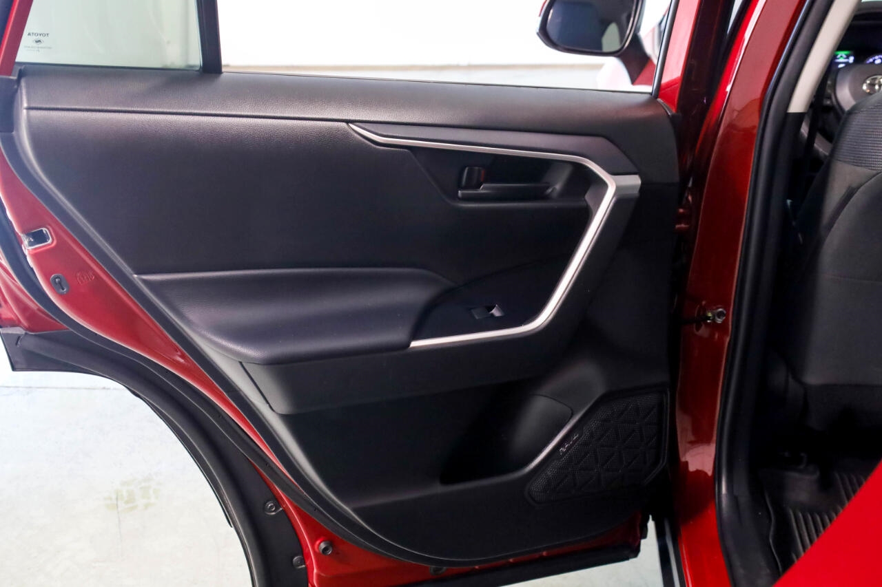 Toyota RAV4 LE AWD (Natl) 2022