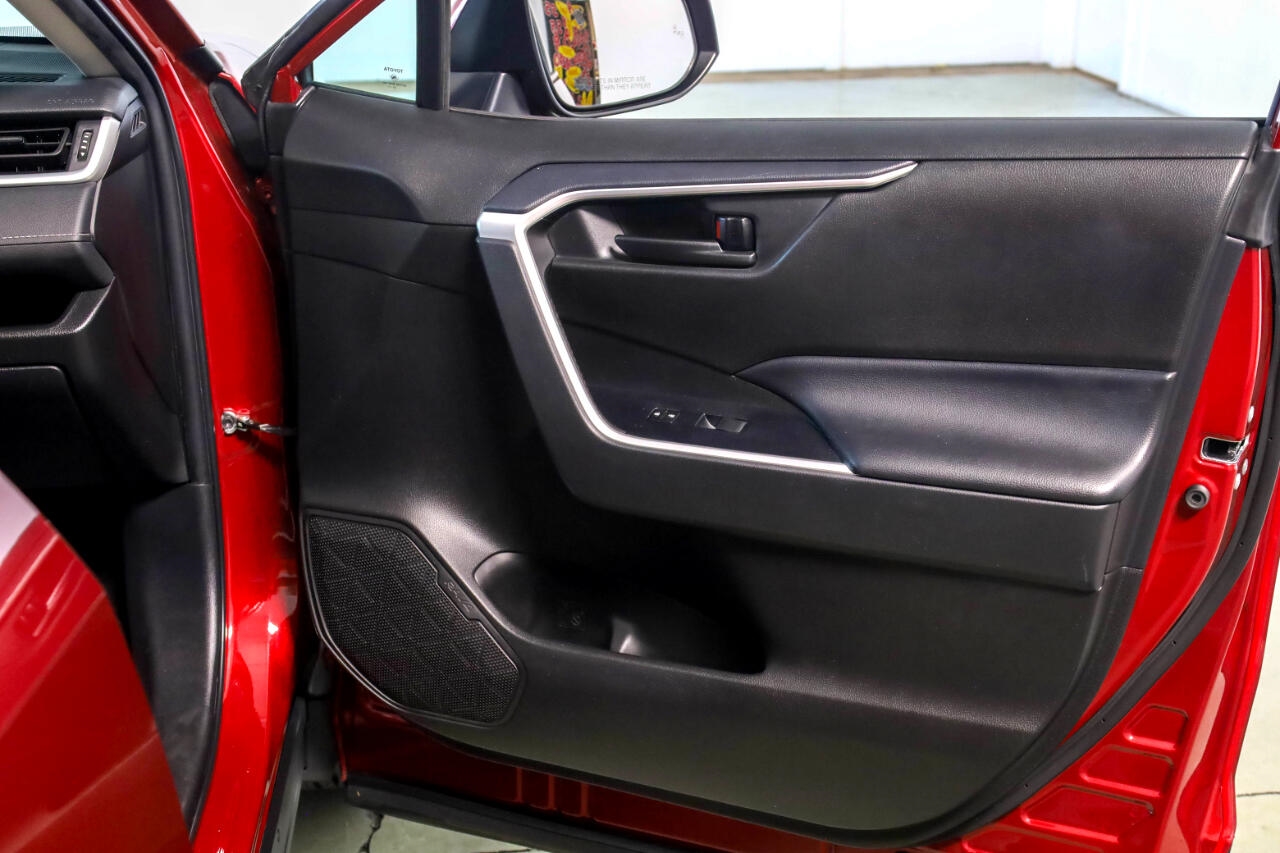 Toyota RAV4 LE AWD (Natl) 2022