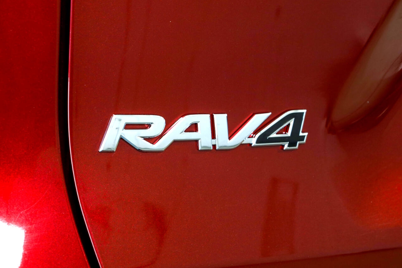 Toyota RAV4 LE AWD (Natl) 2022