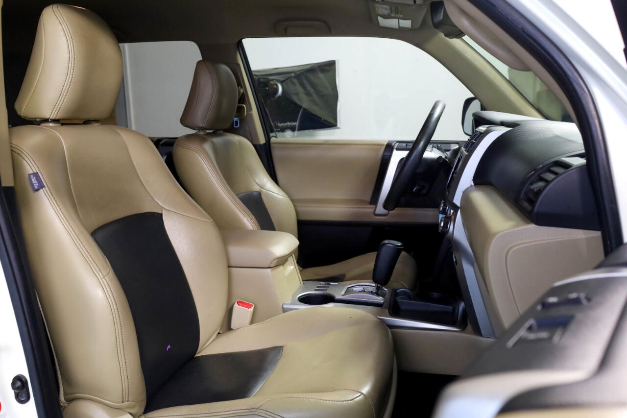 Toyota 4Runner RWD 4dr V6 Limited (Natl) 2011