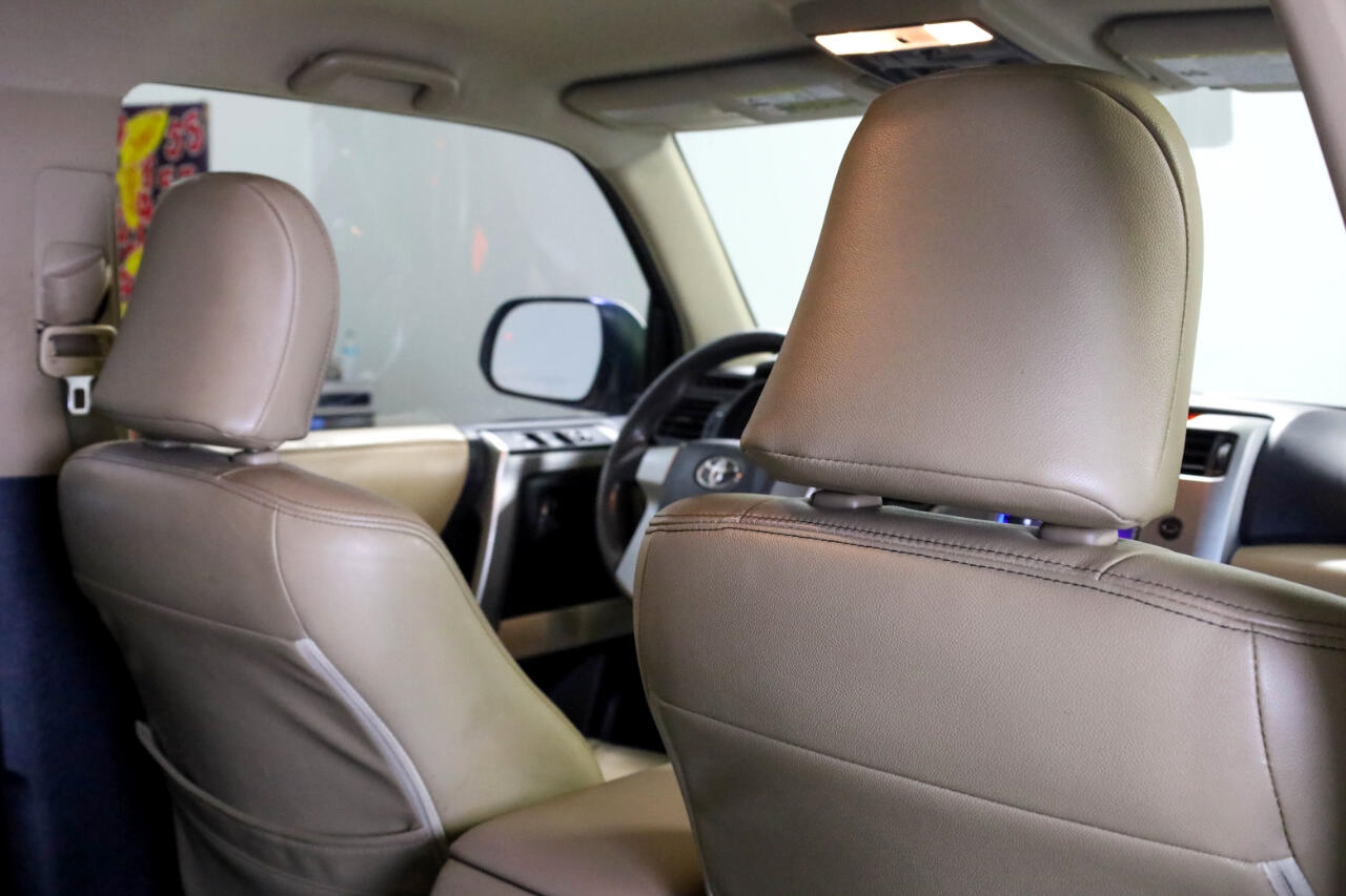 Toyota 4Runner RWD 4dr V6 Limited (Natl) 2011