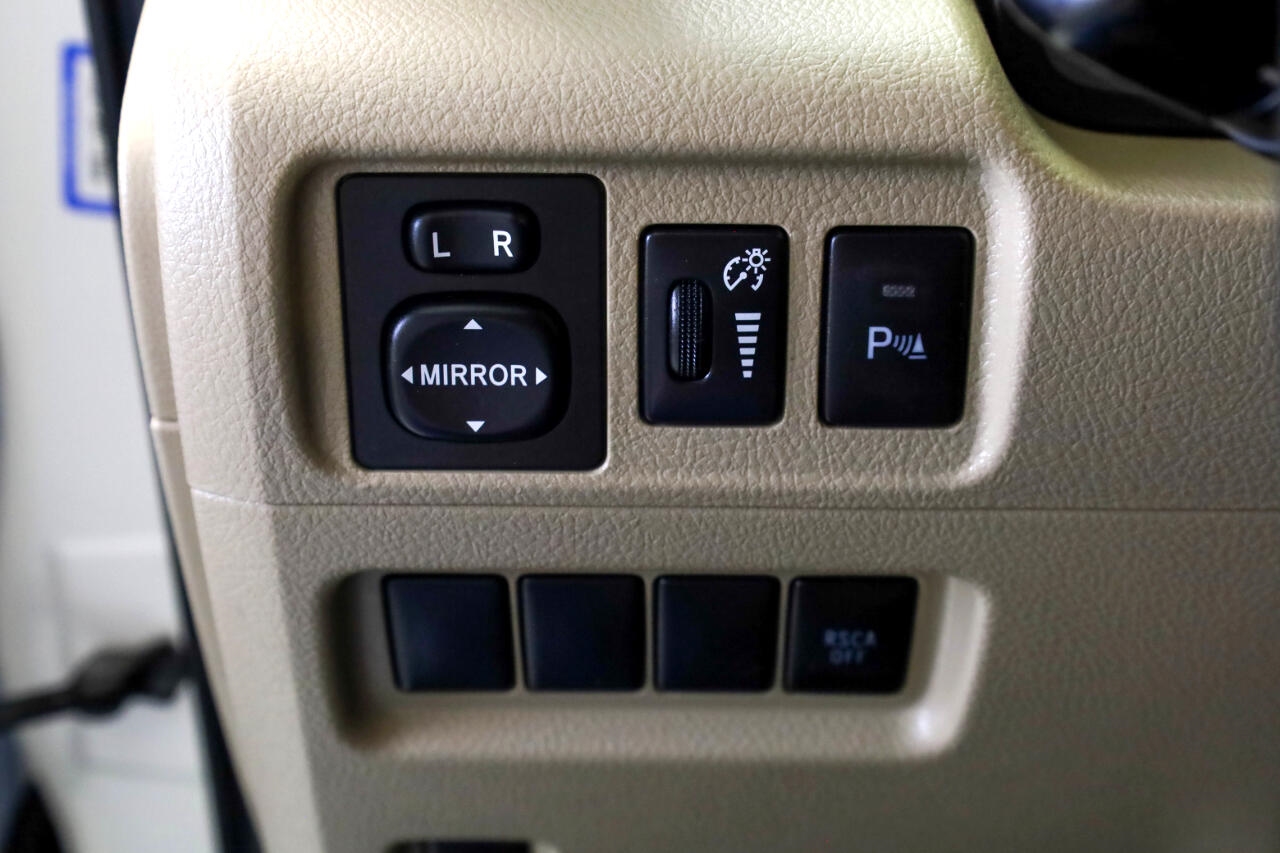 Toyota 4Runner RWD 4dr V6 Limited (Natl) 2011