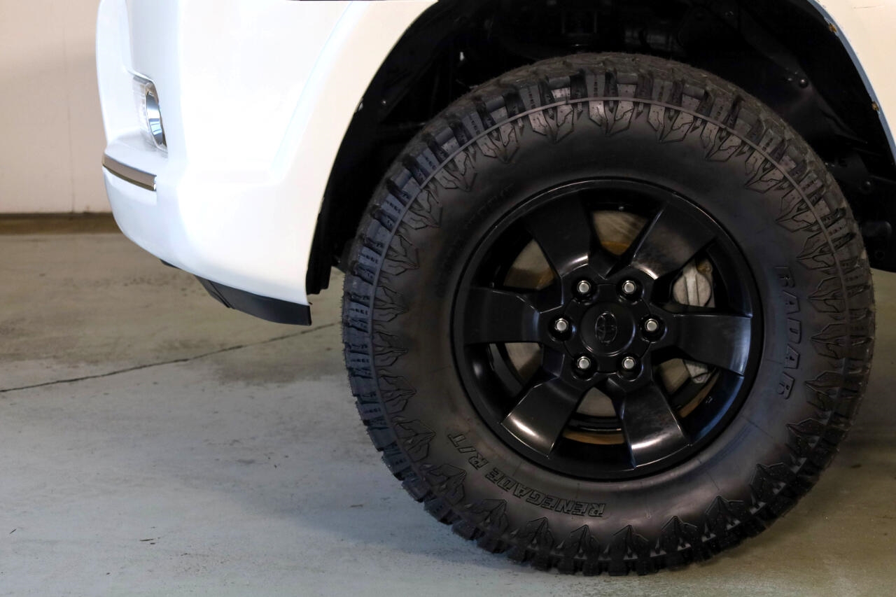 Toyota 4Runner RWD 4dr V6 Limited (Natl) 2011