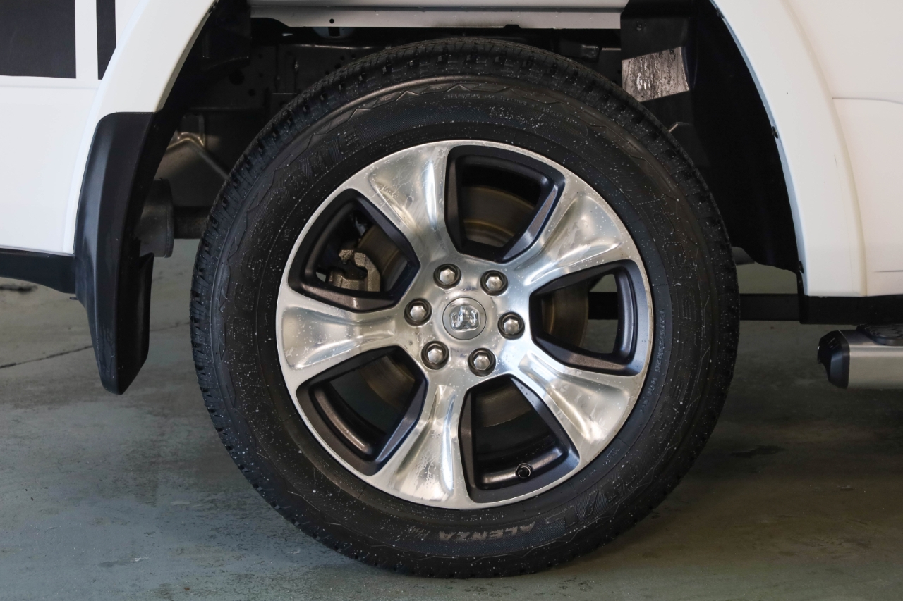 RAM 1500 Laramie 4x4 Crew Cab 5'7" Box 2022