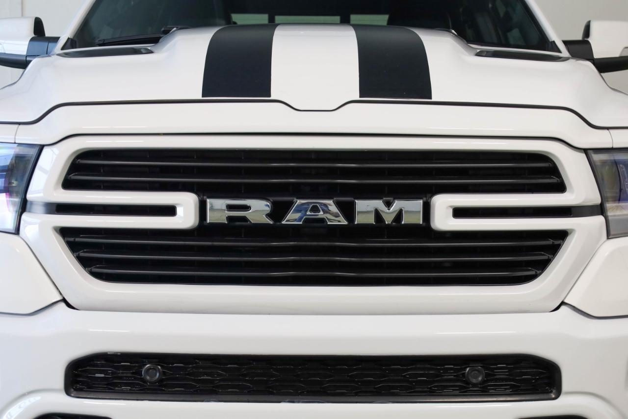 RAM 1500 Laramie 4x4 Crew Cab 5'7" Box 2022