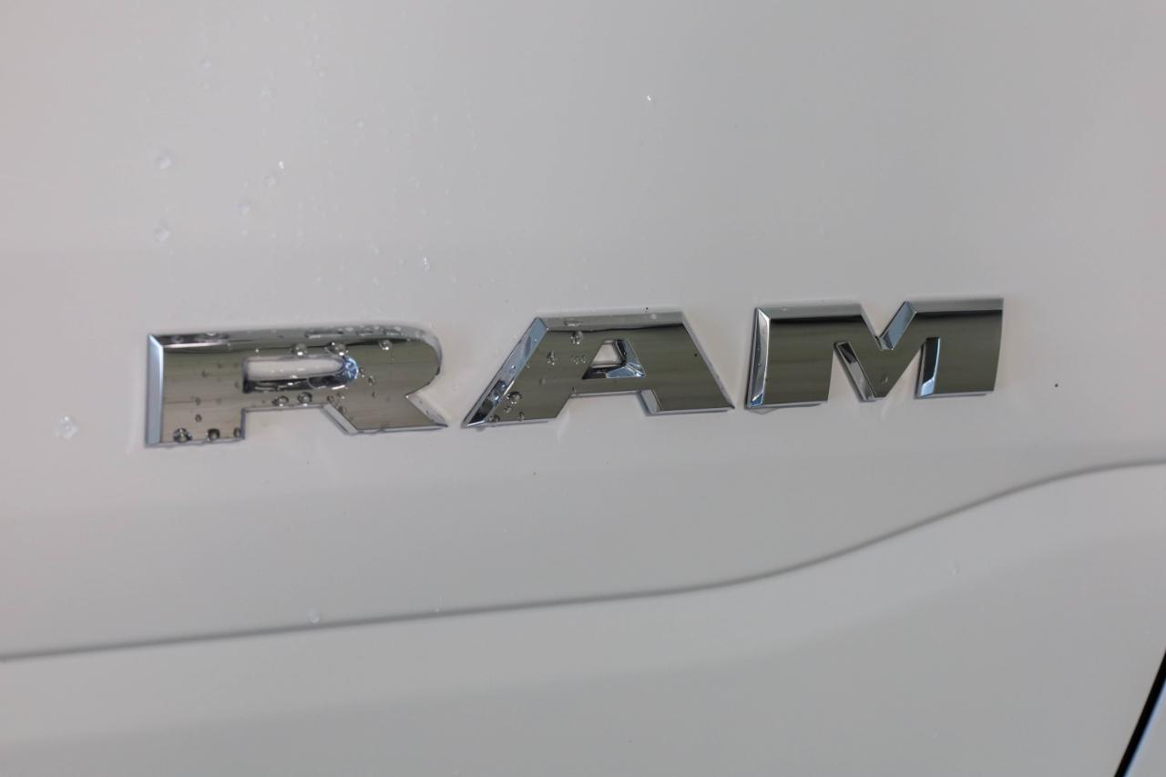 RAM 1500 Laramie 4x4 Crew Cab 5'7" Box 2022