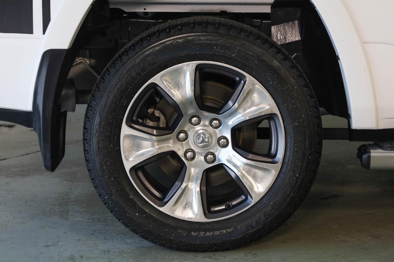 RAM 1500 Laramie 4x4 Crew Cab 5'7" Box 2022