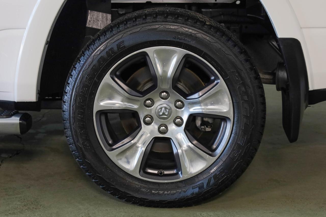 RAM 1500 Laramie 4x4 Crew Cab 5'7" Box 2022