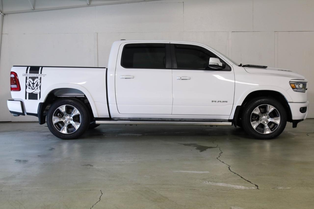 RAM 1500 Laramie 4x4 Crew Cab 5'7" Box 2022