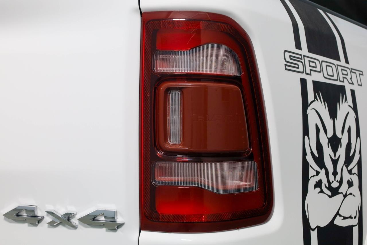 RAM 1500 Laramie 4x4 Crew Cab 5'7" Box 2022