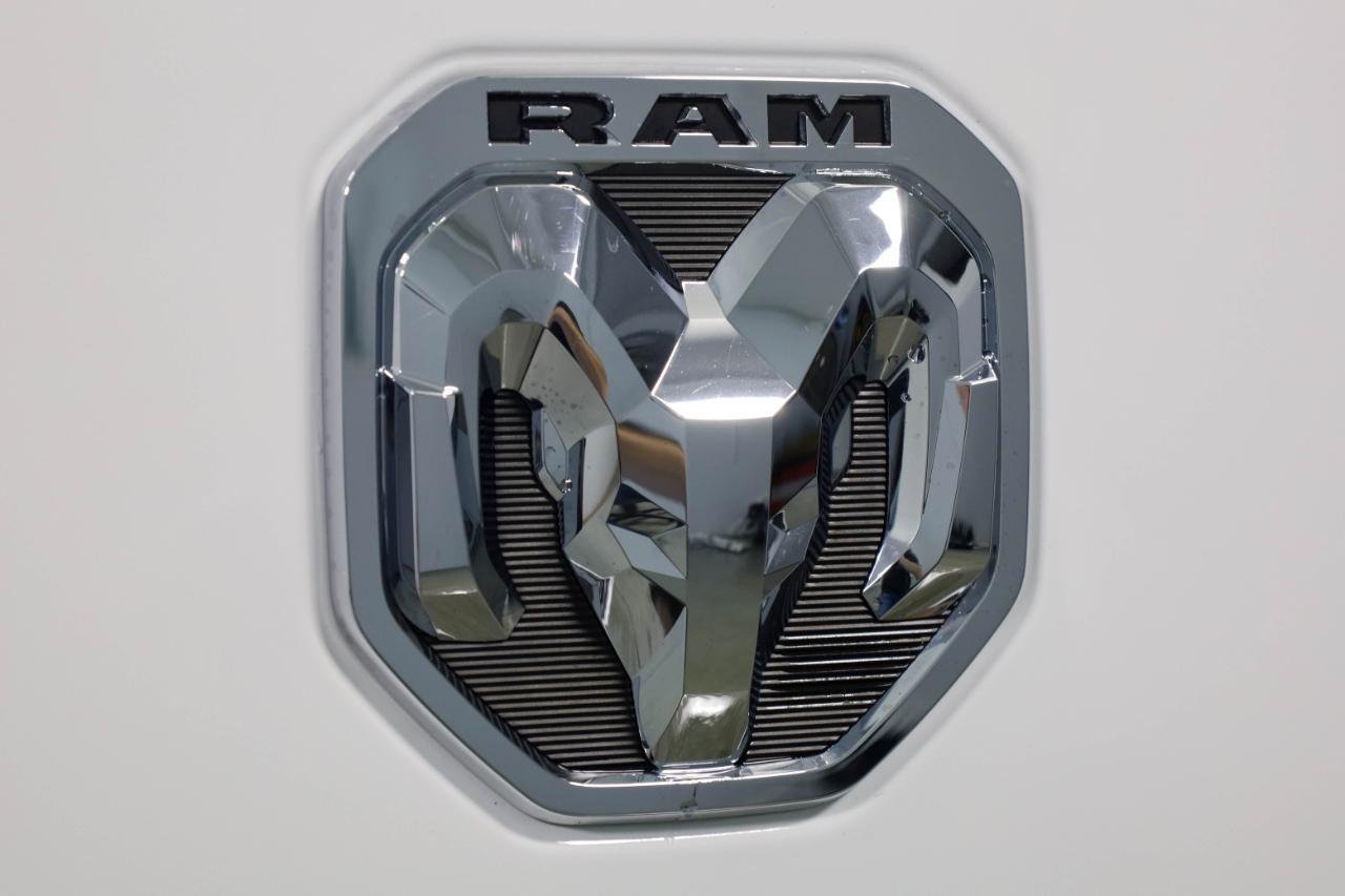 RAM 1500 Laramie 4x4 Crew Cab 5'7" Box 2022