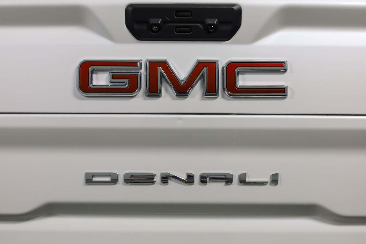 GMC Sierra 2500HD 4WD Crew Cab 159" Denali 2023
