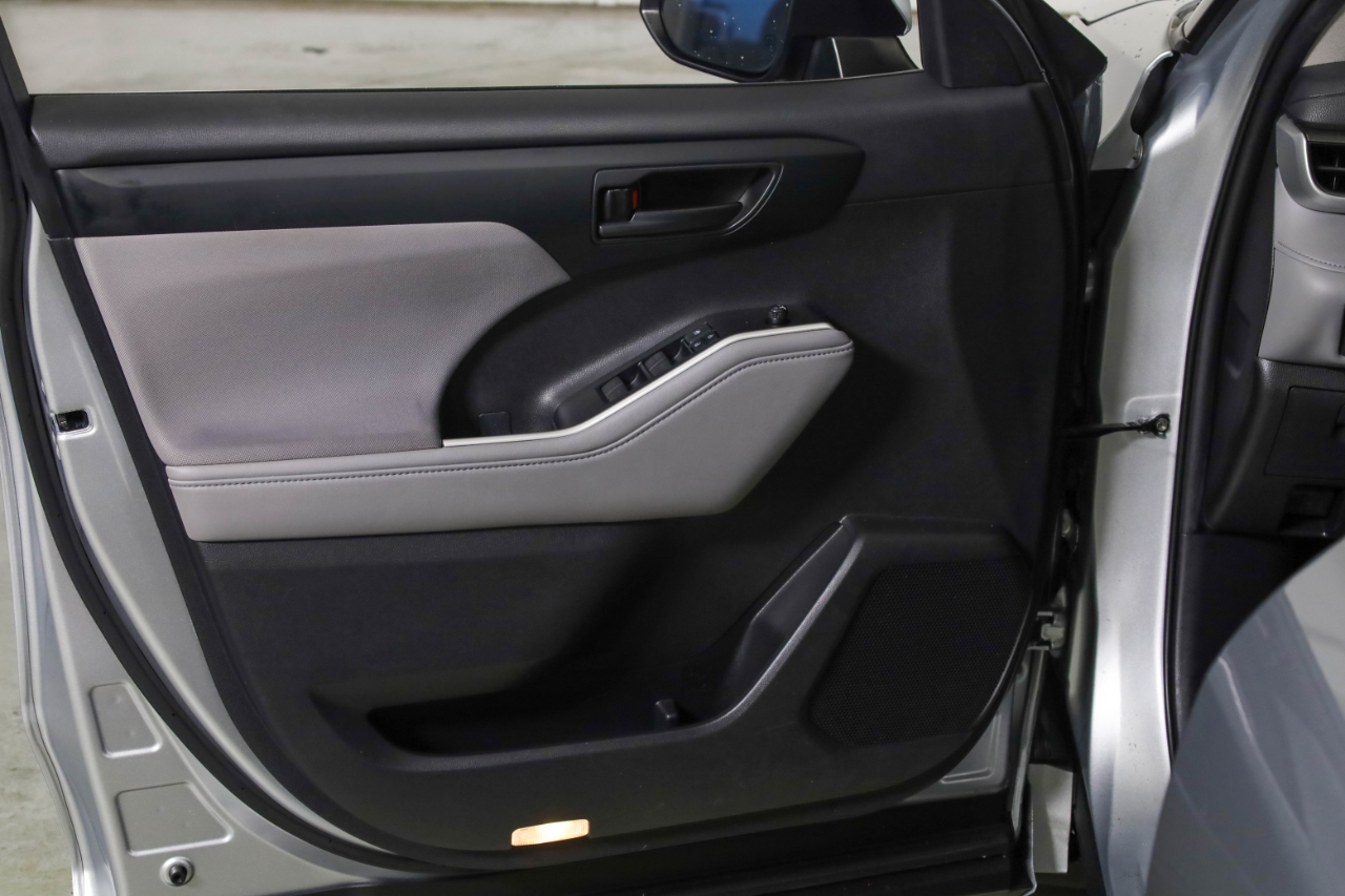 Toyota Highlander LE AWD (Natl) 2020