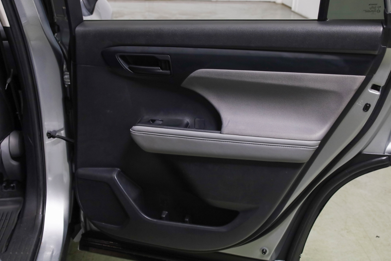 Toyota Highlander LE AWD (Natl) 2020