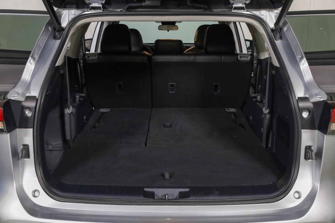 Toyota Highlander LE AWD (Natl) 2020