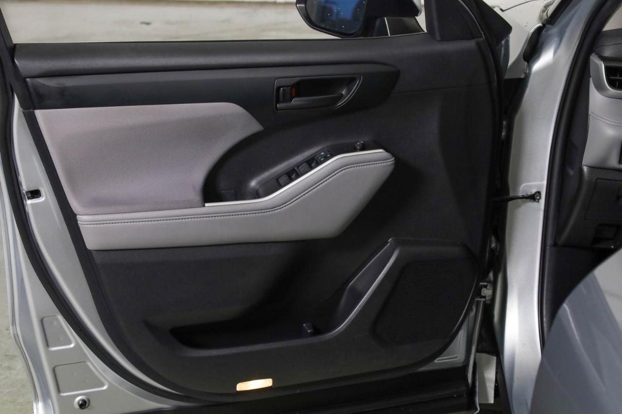 Toyota Highlander LE AWD (Natl) 2020