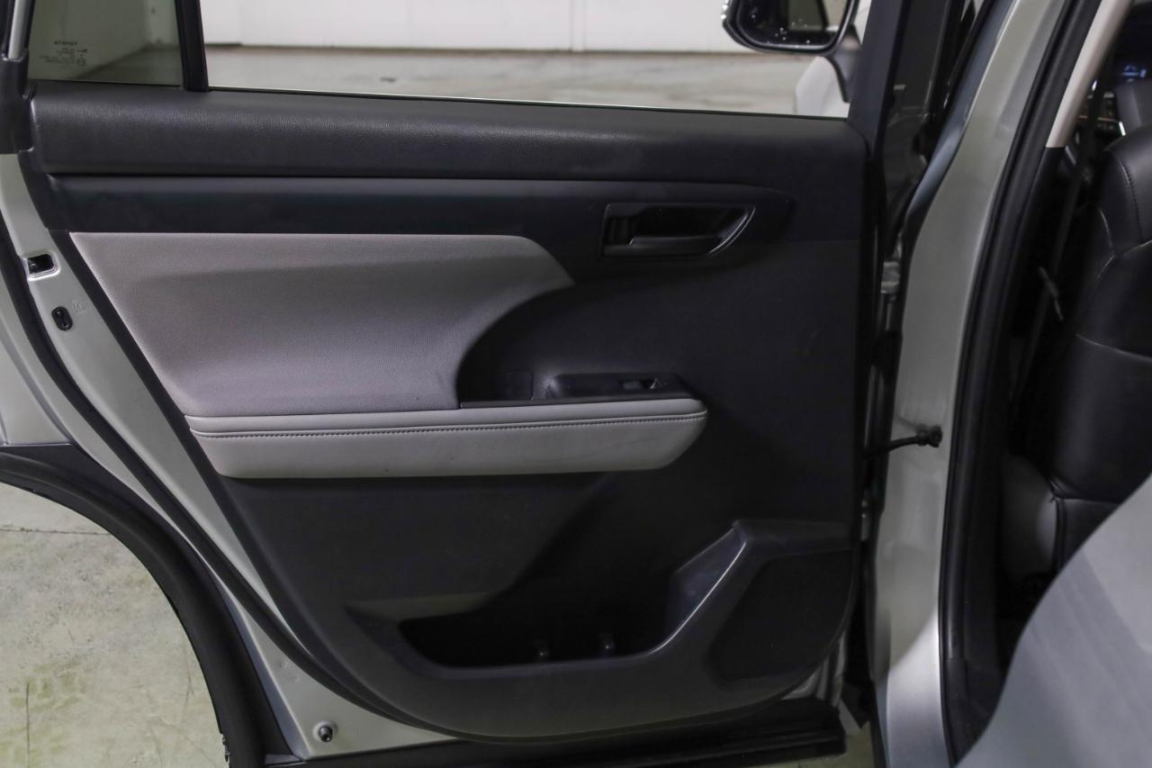 Toyota Highlander LE AWD (Natl) 2020