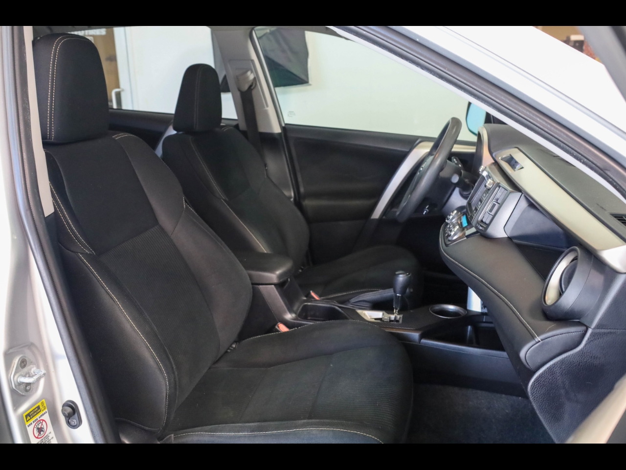 Toyota RAV4 FWD 4dr XLE (Natl) 2015