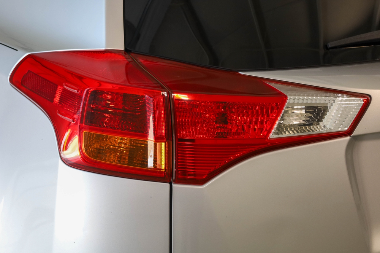 Toyota RAV4 FWD 4dr XLE (Natl) 2015