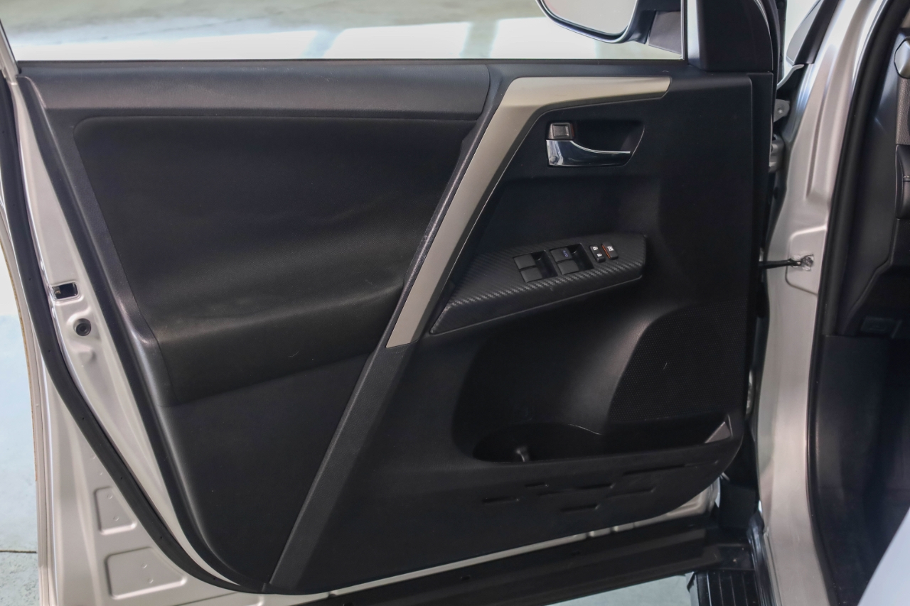 Toyota RAV4 FWD 4dr XLE (Natl) 2015