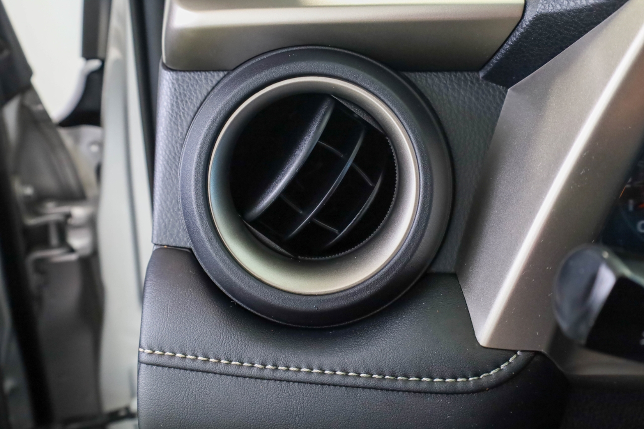 Toyota RAV4 FWD 4dr XLE (Natl) 2015