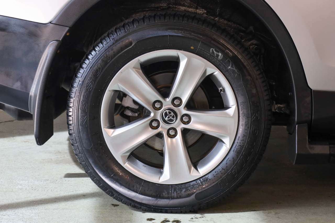 Toyota RAV4 FWD 4dr XLE (Natl) 2015