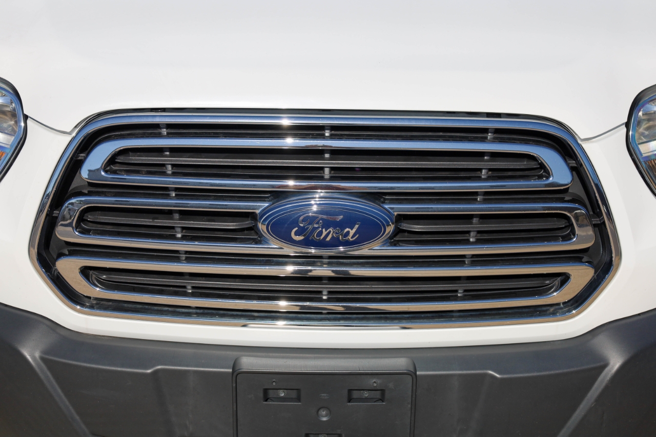 Ford Transit Passenger Wagon T-150 130" Med Roof XLT Sliding RH Dr 2018