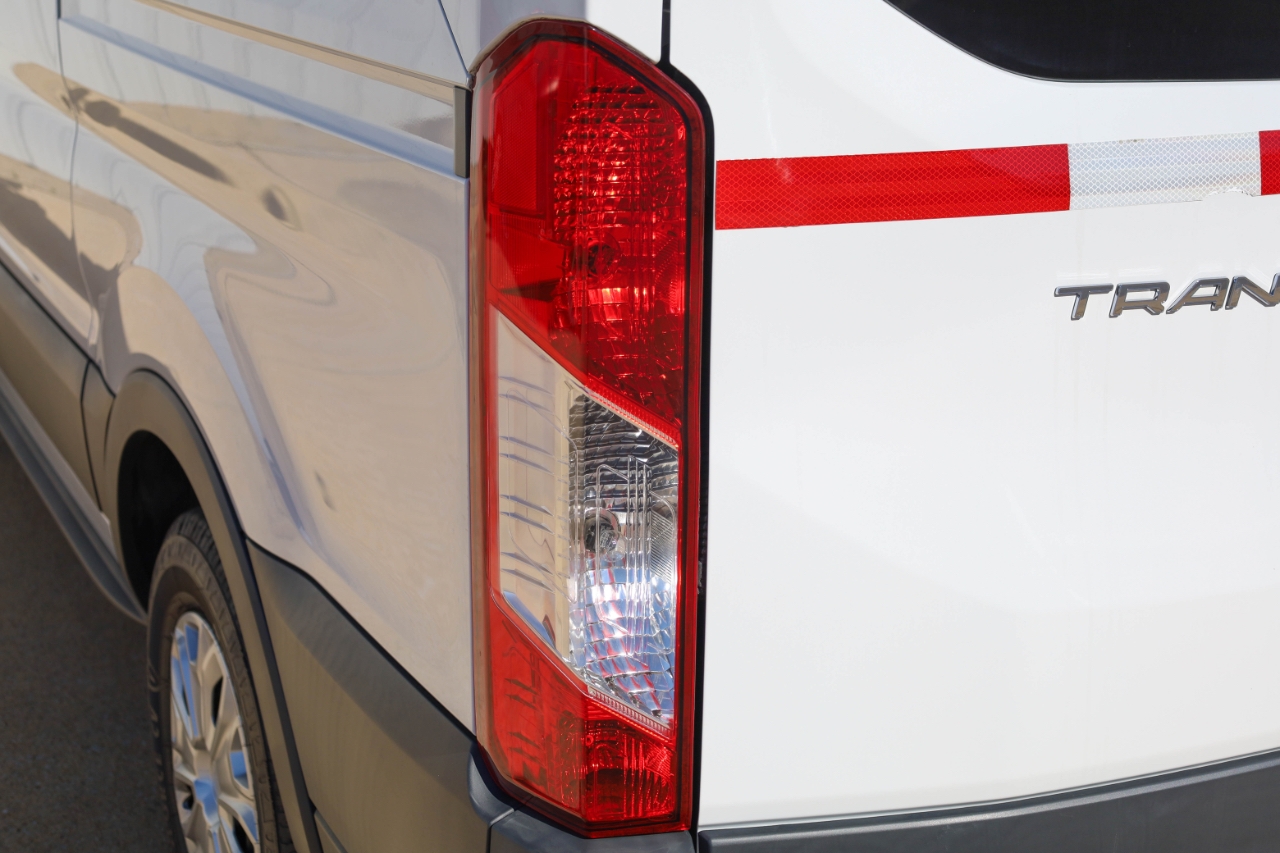 Ford Transit Passenger Wagon T-150 130" Med Roof XLT Sliding RH Dr 2018