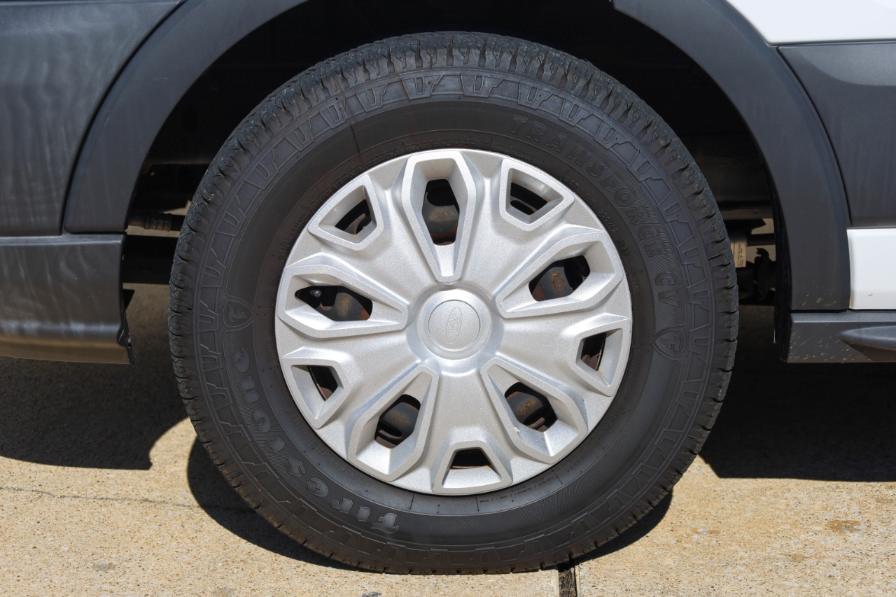 Ford Transit Passenger Wagon T-150 130" Med Roof XLT Sliding RH Dr 2018