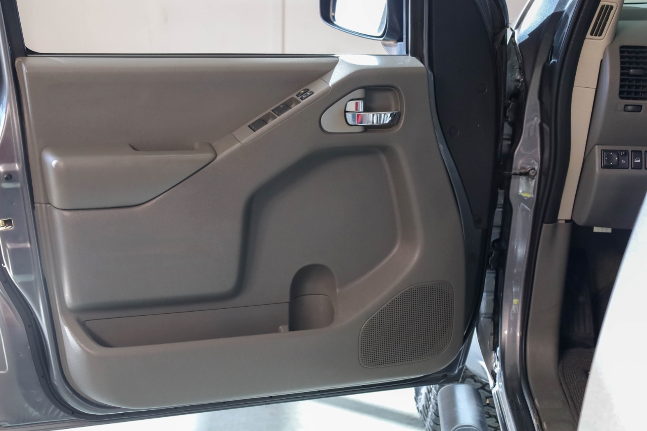 Nissan Frontier 4WD Crew Cab SWB Auto SV 2016