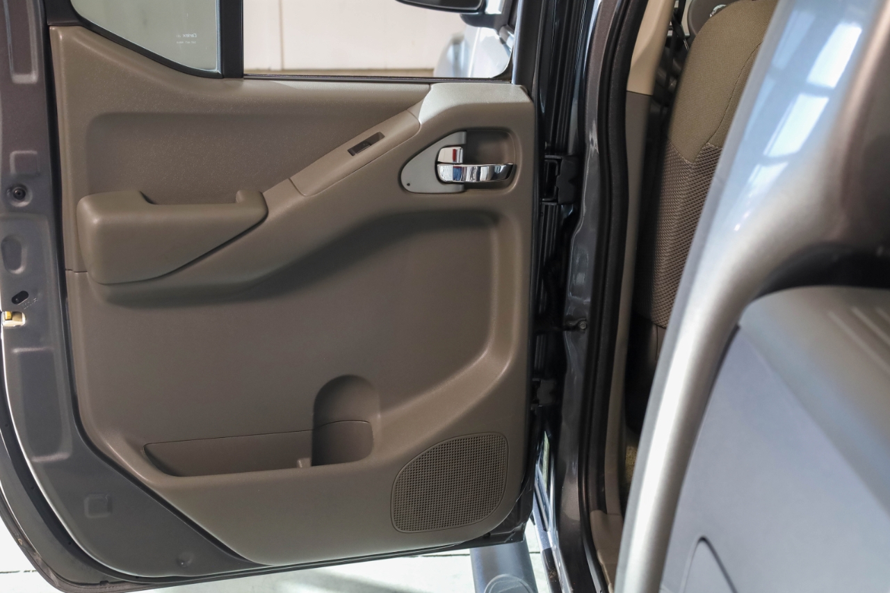 Nissan Frontier 4WD Crew Cab SWB Auto SV 2016