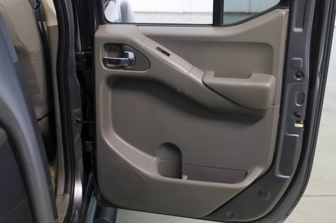 Nissan Frontier 4WD Crew Cab SWB Auto SV 2016